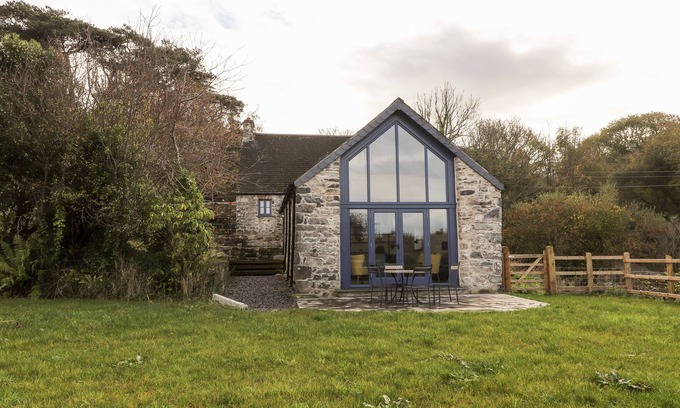 Newport House | MILL COTTAGE, pet friendly, with a garden in Newport, Pembrokeshire