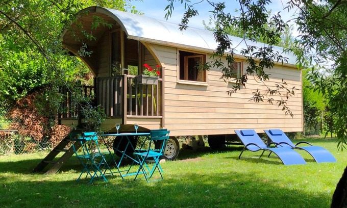 Milly-la-Foret House | Millygite Chalet-on-wheels by the river