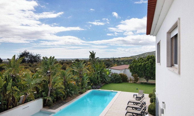 Vale de Seixos Apartment | Milreu Guesthouse - Room 'Terra' with Pool view