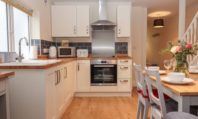 Dawlish Cottage | Mimosa