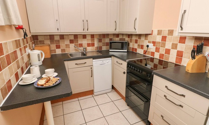 Haverfordwest Cottage | MINCORN COTTAGE, pet friendly, character holiday cottage in Roch