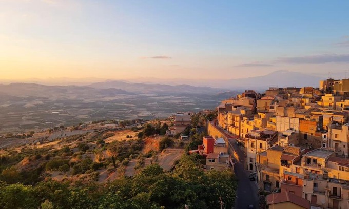 Mineo House | Mineo Townhouse with incredible views of Mt Etna