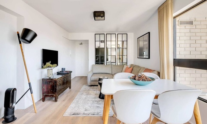 Potts Point Apartment | Mini Manhattan Potts Point Harbourview Retreat