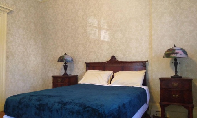 Plainfield Apartment | MINI MANSION WHOLE LEFT WING, TWO BEDROOM APARTMENT AVAILABLE AT A (LOW RATE)