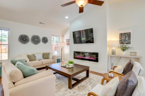 Simpsonville House | Mini Putting Green and Pool Access Simpsonville Gem