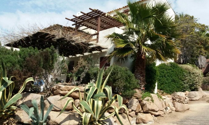 Santa Giulia Apartment | Mini Villa for 4 people 300 m from the beach,