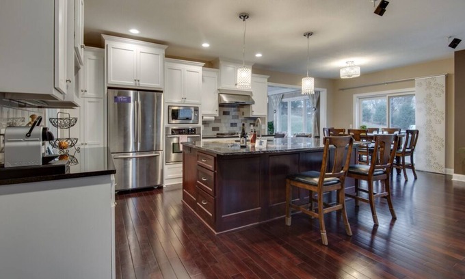 Excelsior House | MINNESTAY* Excelsior Commons ★ HomeTheater ★ Massage Chair ★ Minnetonka ★ Office