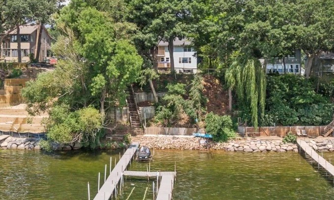 Navarre House | MINNeSTAY* Minnetonka Dream