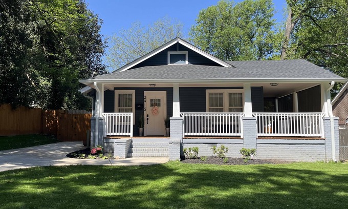 Enderly Park House | Mins to Bank of America Stadium & the Convention Center and restaurants near by!