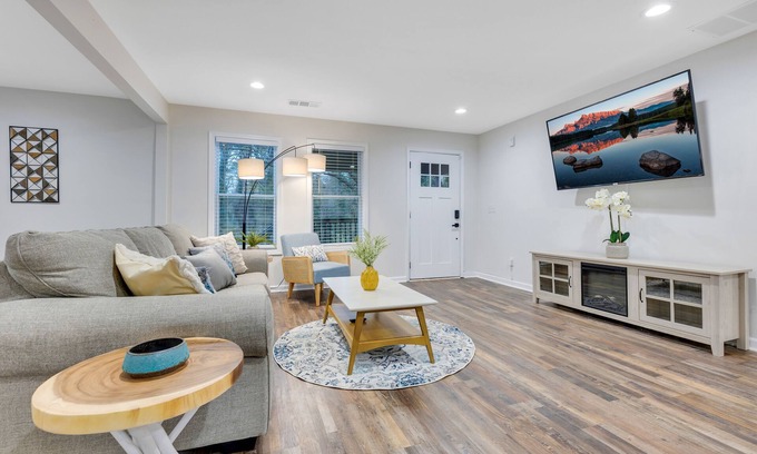 Church Street House | Mins to Downtown Peaceful and Private large ATL wooded retreat