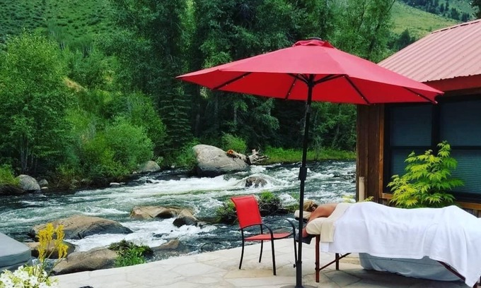 Minturn House | Minturn River Cabin with Hot Tub and NEW Air Conditioning