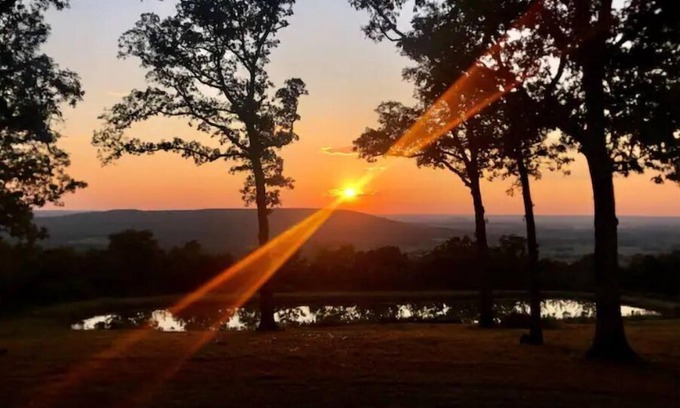 Fayetteville Cabin | Minutes from Baum Stadium with a View!