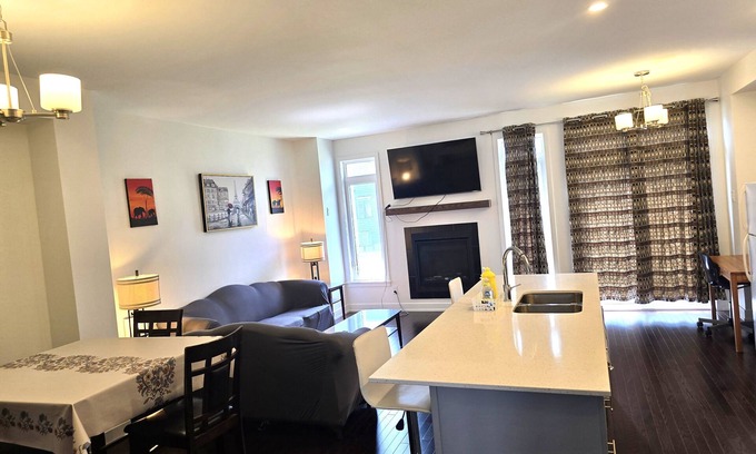 Leitrim House | Minutes from Ottawa Airport Short-Term