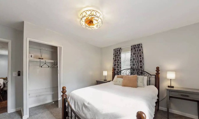 Maryland Heights House | Minutes to St. Louis Music Park, Hollywood Amphitheater and Creve Couer Lake