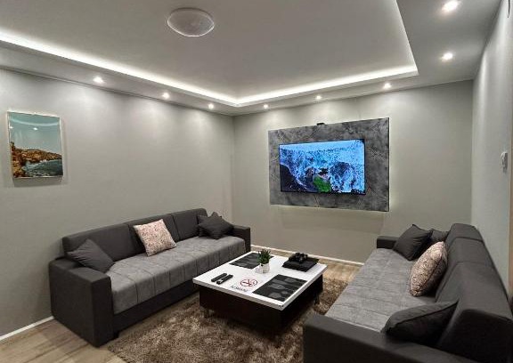 Zrenjanin Apartment | Mirrors Apartmani