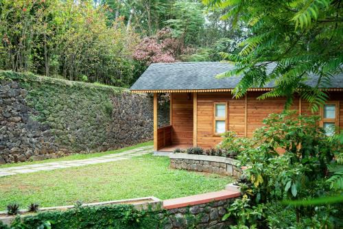Kuttikkanam Hotel | Misty Mountain Experience