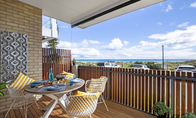 Adelaide Apartment | Moana Beach, Seafront Apartment