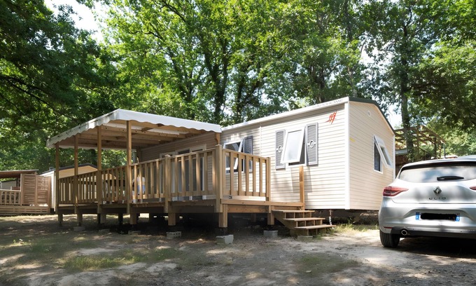 Bretagne-d'Armagnac RV Rental | Mobile Home 'Mobilhome Confort 4 Personnes 61' with Private Terrace, Private Garden and Wi-Fi