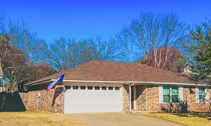 Saginaw House | Mod Vibes Near FW Stockyards | Saginaw Getaway