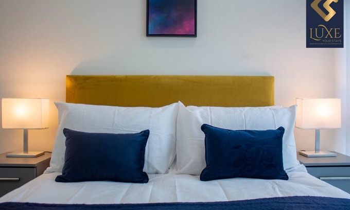 Slough Apartment | Modern 1 DBL Bed APT- w/Free Parking On-site- Slough