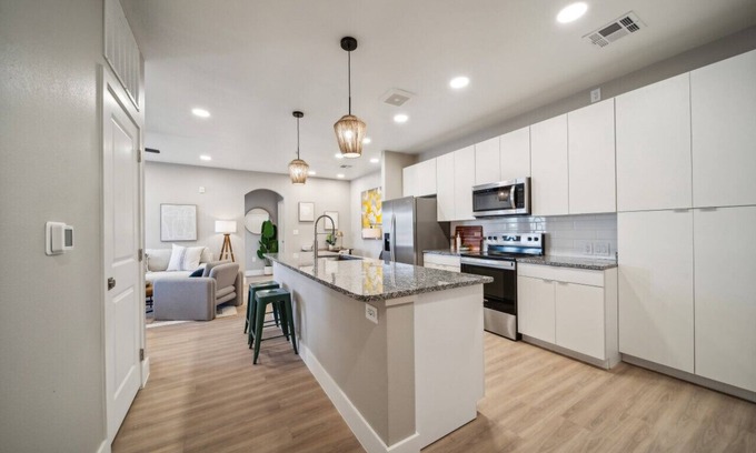 Owasso Apartment | Modern 2-Bed/2-Bath Apartment in 2024 Complex - Owasso, OK