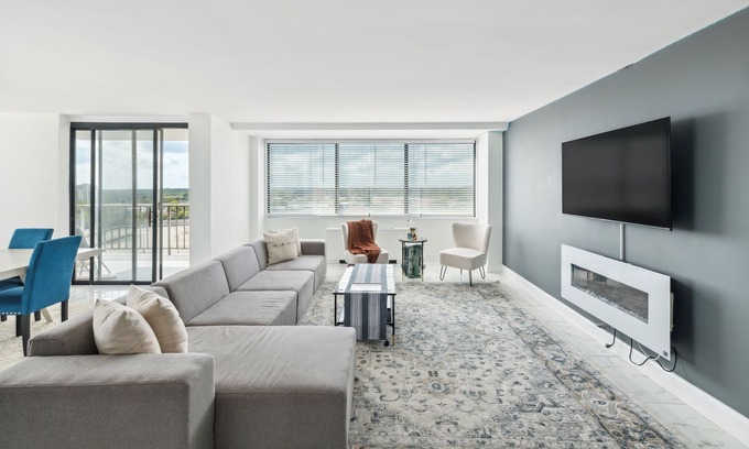 Alexandria West Apartment | Modern 2-Bed Condo: Close to DC Monuments & More!