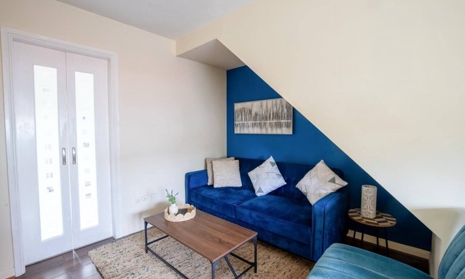 Wednesbury House | Modern 2-Bed w/Garden, Fast WiFi & Parking | Ideal for Contractors & Families