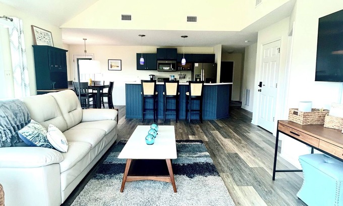 Sea Trail Condo | Modern 2 bedroom/2 bath Condo 3 miles from Sunset Beach