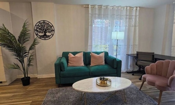 The Westside Apartment | Modern 2-Bedroom Apartment in Birmingham city centre – Sleeps 6 + Free Parking