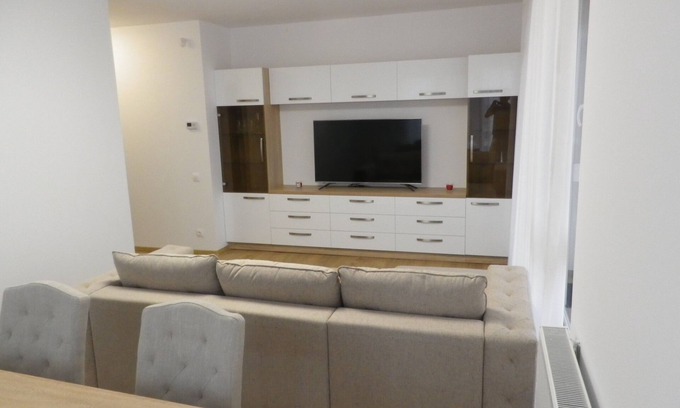 Oradea Apartment | Modern 2 bedroom apartment by Kaufland & Lotus 2 shopping area in Oradea