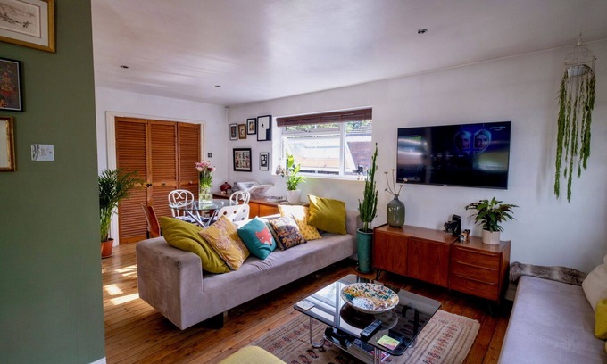 College Apartment | Modern 2BD Flat w/Decked Terrace, Dulwich