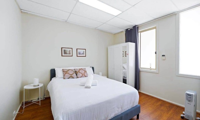 Huntingdale House | Modern 2BR home at Huntingdale