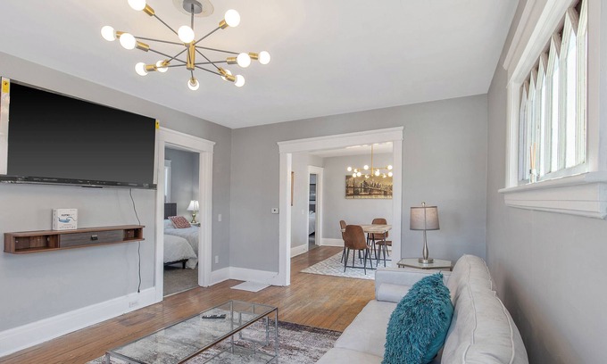 Southside Apartment | Modern 2BR Mins to Univ, Zoo, Destiny & Downtown