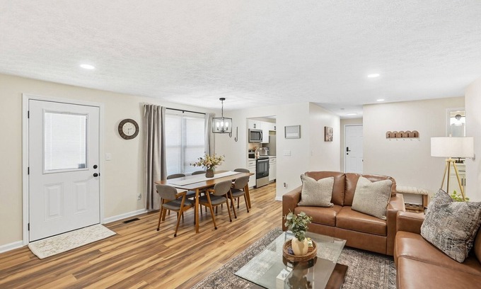 Huber Heights House | Modern 2BR with Ensuite Baths
