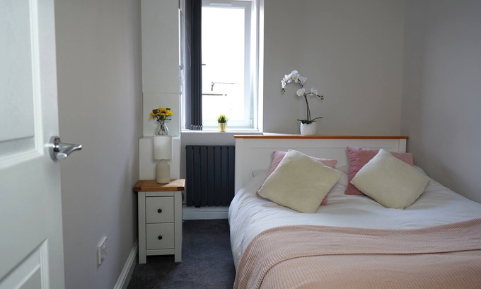 Falkirk House | Modern 3-Bed Flat Prime Falkirk Location