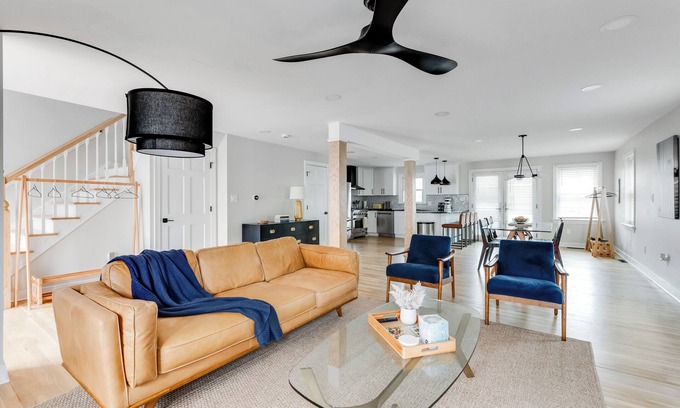 Carver House | Modern 3-bedroom 3 bathroom Retreat