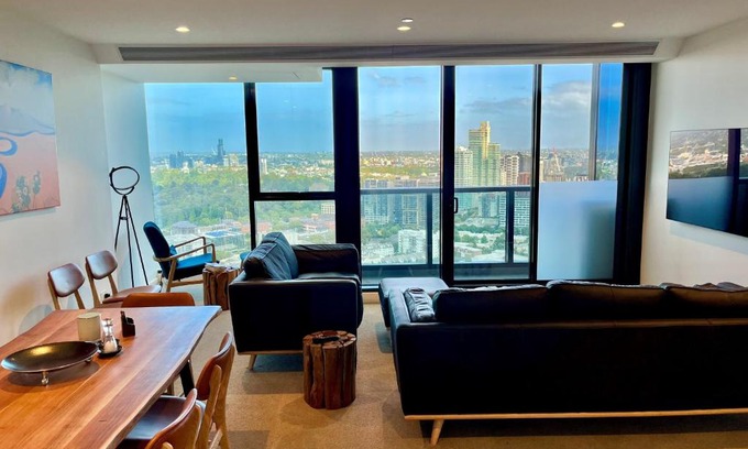 Southbank Apartment | Modern 3 Bedroom Apartment with Amazing Views