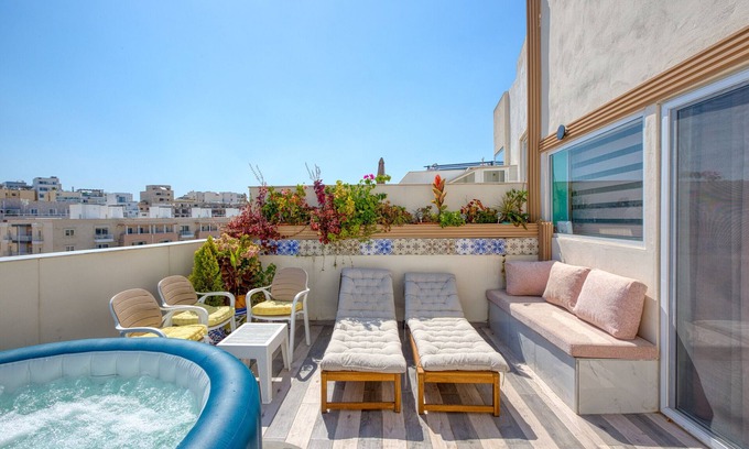 Msida Apartment | Modern 3 bedroom with Jacuzzi and terrace MCAR1-1