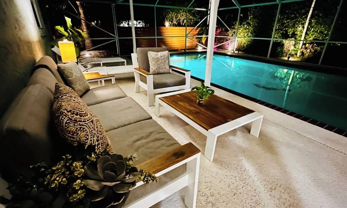 Deerfield Beach House | Modern 3 BR house w/Private Pool, Relaxing Backyard w/Hot Tub & Steam Shower