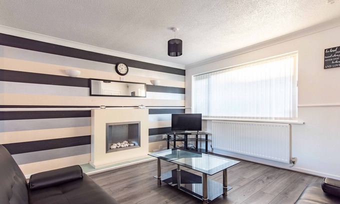 Newcastle-upon-Tyne House | Modern 3-BR House | Quiet Blakelaw | Easy Access
