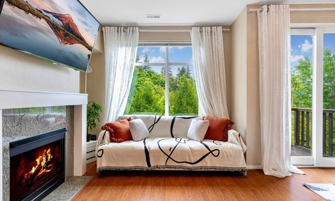 Issaquah House | Modern 3b/3b Townhouse @Issaquah | Near Trails