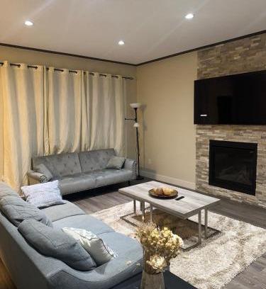 Saskatoon Downtown Apartment | Modern 3BR Home by RUH & U of S