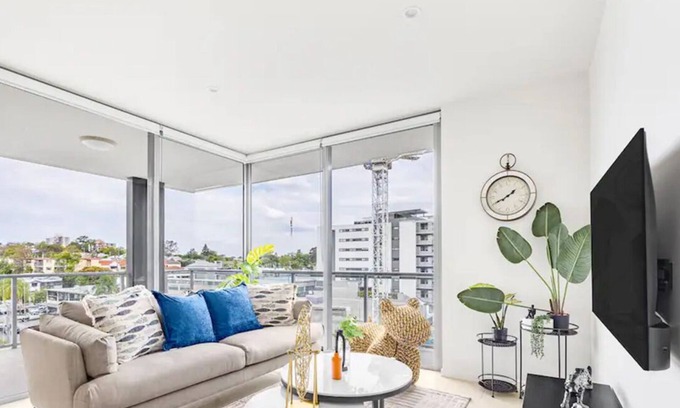 West End Apartment | Modern 3BR Riverside APT W/Parking near Shops&Park