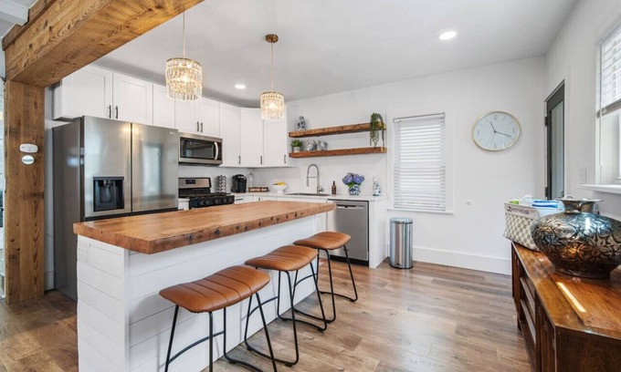 Atlantic City House | Modern 4BR/2BA -2.5 Blocks to Beach