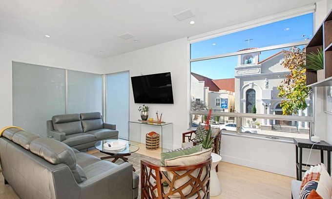 Little Italy House | Modern 5 BD Rental with Spectacular Rooftop!