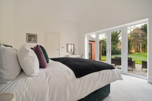 Knowsley House | Modern 5BR Victorian Home in Liverpool