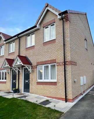 Winsford House | Modern and Bright 3BD House