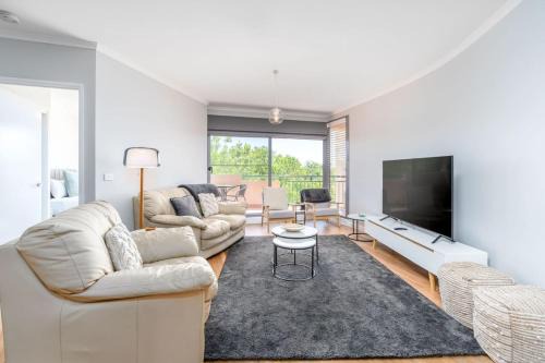 Griffith Apartment | Modern and Homely 2BR Burke Crescent Apartment - Hosted by Canstay