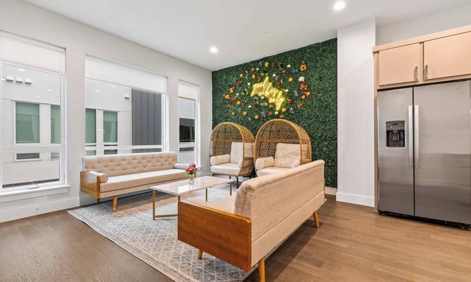 Old East Dallas House | Modern and Unique Game House with Rooftop Terrace