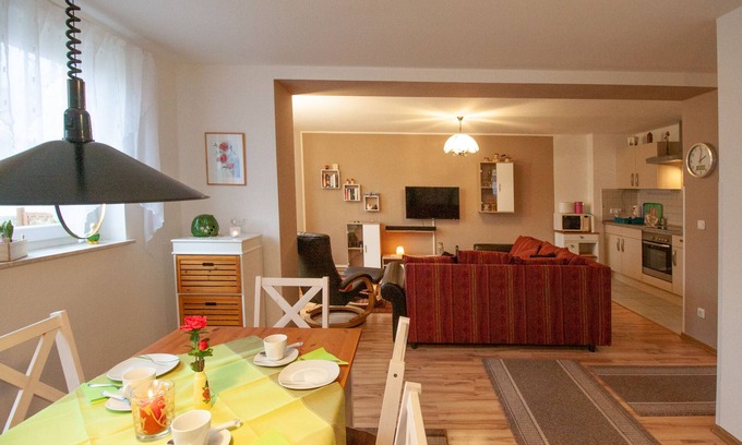 Fleeth Apartment | Modern apartment, 250m to the lake, south-facing terrace and barbecue, fully fenced.